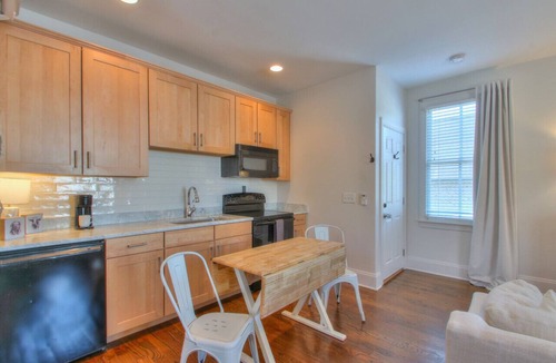 Franklin Apartment | New! Franklin Studio - walk to the square