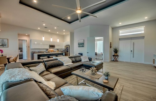 Mariner House | NEW - Heated Pool & Spa - Lake - Western Exposure