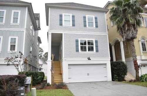 Folly Field House | New! HEATED POOL, BEACH HOUSE, Elevator, Walk to the Beach!