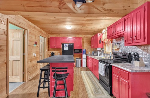 Elizabethton Cabin | NEW! Hillside Hideaway 2-Bedroom Cabin