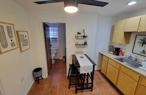 Parker Ridge House | NEW! Historic Estate-Heated Pool - Two Guest Houses - Sleep16 - NEAR EVERYTHING