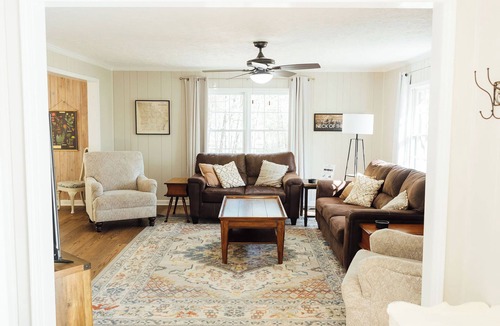 Dahlonega House | NEW HotTub! Spacious cottage convenient to town, wineries & outdoor adventures!