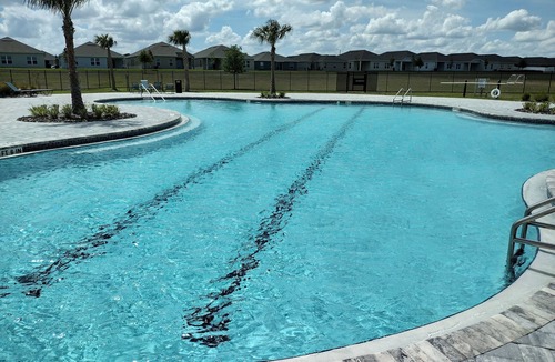 Haines City House | New House 25 Minutes from Disney World with King size bed and Community Pool.