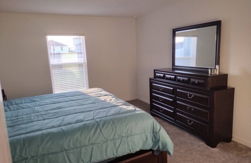 Haines City House | New House 25 Minutes from Disney World with King size bed and Community Pool.