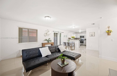 Liberty City House | New house 3 minutes to Design District, Midtown. 10min to South Beach, Downtown