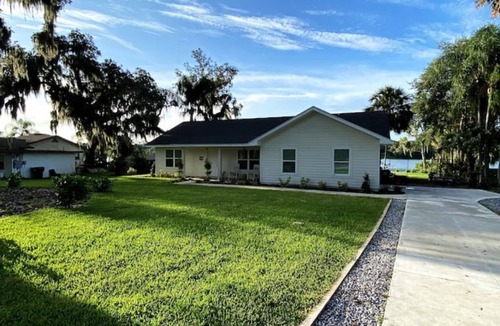 Umatilla House | New House on lake,full stocked home,private beach Lake access w use of 4 kayaks
