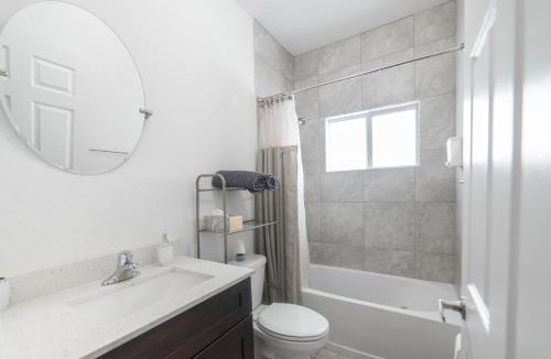 Seybold House | New house on the block near Miami Airport.