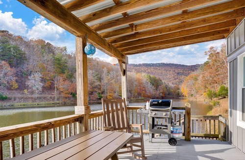 Rising Fawn Cabin | NEW - lakefront fishing cabin - fire pit - 15 min Cloudland Canyon - 30 min Chattanooga