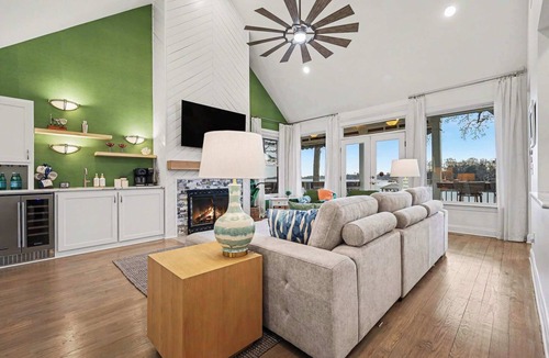 Westport House | New! Lakefront-Sleeps 14-Hot Tub-Putting Green