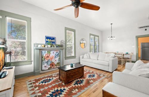 Dixieland House | NEW Lakeland Landing - Adorable Bungalow In Prime Location