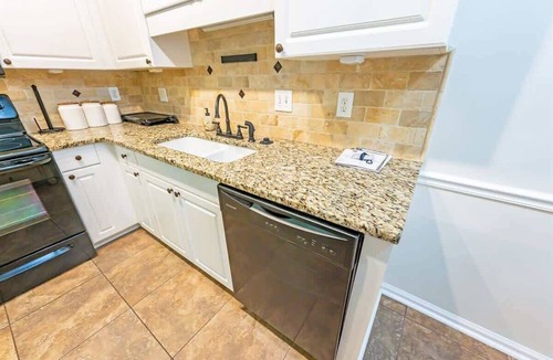 Vaught Condo | NEW Large 2BR - Savannah Shores - Pool-Pickleball