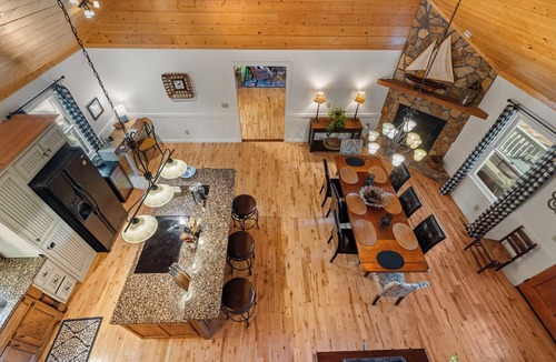 Wiley House | NEW LISTING at Lake Burton! July Dates Available