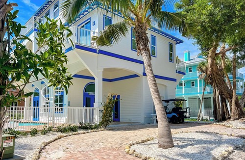 Jose's Hideaway House | NEW LISTING! BEACH PARADISE: BEACHFRONT, SLEEPS 10, 2 CARTS, POOL, GAMES, & FUN