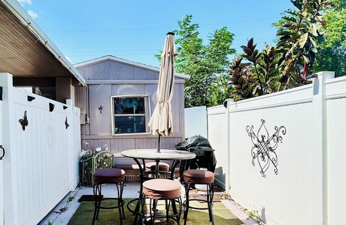 Greater Pinellas Point House | !NEW LISTING!CHARMING HOME-TREE SWING-BBQ-NEAR BEACH/PARK/LAKE/RESTAURANT/SHOPS!