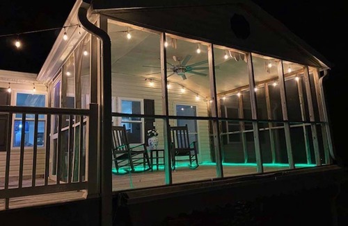 Waterloo House | NEW LISTING ! Cozy and relaxing water front lake house with breath taking views