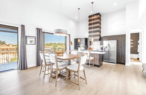 Siesta Key Condo | NEW LISTING! Gertrude's | Penthouse + Pool, 500ft to Private Beach