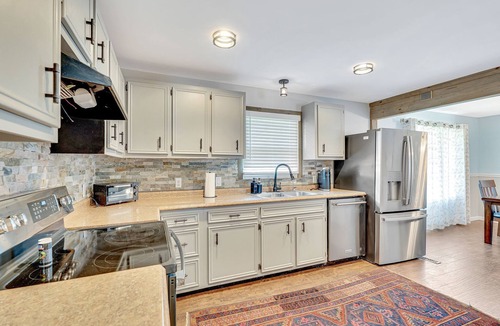 Murfreesboro House | New Listing in Murfreesboro w/Pool & Hot Tub! Sleeps 12!