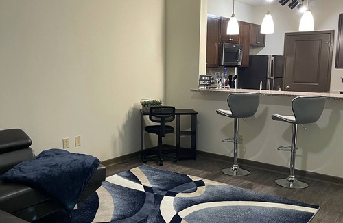 Westside Condo | ⭐️NEW LISTING⭐️Luxury Condo Suite w/Netflix & Wine
