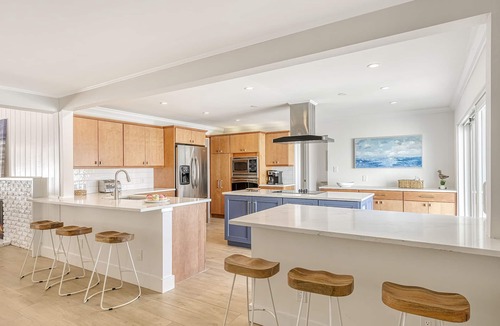 Saint Armands Key House | New Listing! Manatee Cove | Waterfront Home on Lido Key, 30 Second Walk to St. Armands Circle!