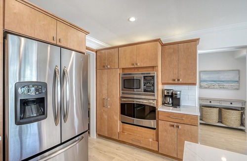 Saint Armands Key House | New Listing! Manatee Cove | Waterfront Home on Lido Key, 30 Second Walk to St. Armands Circle!