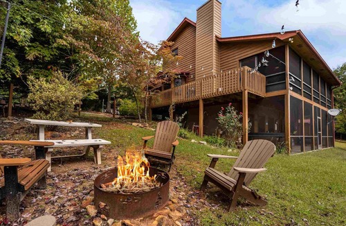 Blairsville Cabin | New Listing-Mountain Views, Hot Tub, Fireplaces, Fire Pit