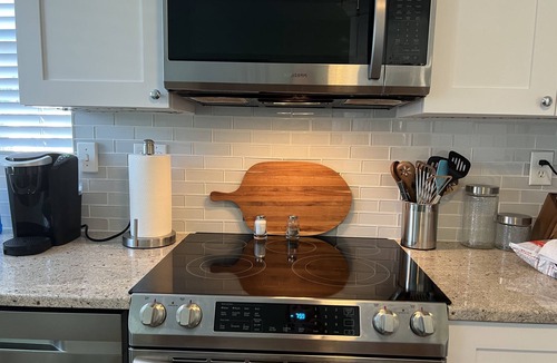 Isla del Sol Condo | NEW LISTING Paradise-Newly Updated Condo Close to Everything. Beach, Bike, Pool