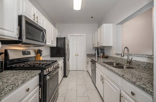 Barclay Downs House | NEW LISTING! Sleek & Stylish Condo in Southpark by RedAwning