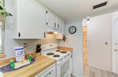 Gulf Gate Estates House | New Listing Tranquil two bed/two bath hideaway