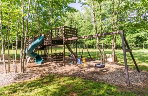 Dahlonega House | New Listing! Two Cabins with Hot Tubs - Playground