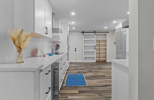 Sanibel House | New Listing! Updated 3 Bedroom, 2 bath lakefront home. Pet Friendly!