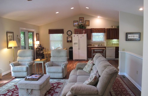 Big Creek House | NEW LlSTING! Ripple Retreat Lake Frnt 3 BD 2.5 bath, Private Boat Dock & Kayaks.