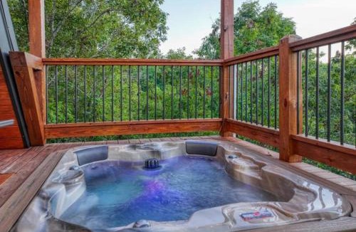 Sevierville House | New Lux A-Frame Cabin near Dollywood! Hot Tub, Fire Pit, Pool & Mountain Vibes!