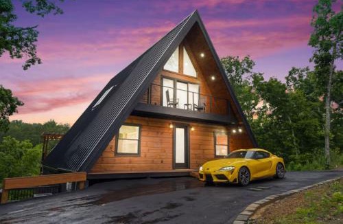 Sevierville House | New Lux A-Frame Cabin near Dollywood! Hot Tub, Fire Pit, Pool & Mountain Vibes!