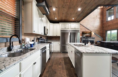 Sevierville Cabin | New! Luxe Pool Cabin w/MTN Views*Hot Tub*Fire pit