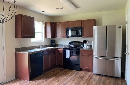 Spartanburg House | NEW! Luxury 3 bedroom home- 8 mins from downtown Spartanburg