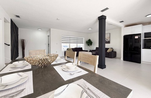 Miami Gardens Villa | NEW Luxury 5BR Villa Private Pool BBQ Game Room
