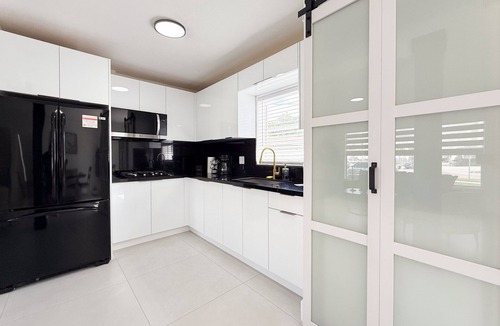 Miami Gardens Villa | NEW Luxury 5BR Villa Private Pool BBQ Game Room