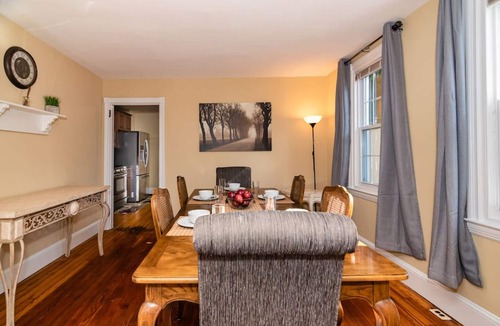 Valley Run House | NEW-Luxury: Mainline Train, Colleges, Hospital