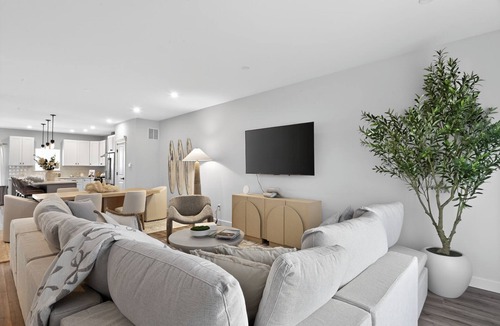 Wildwood House | NEW Luxury Townhome Perfect for Families. Walk to Beach & Steps to Heated Pool!