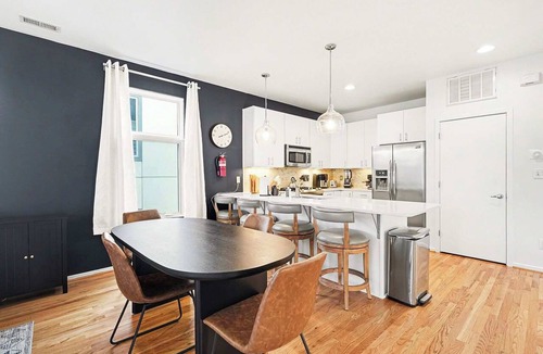Third Ward Condo | New! Minutes to Uptown CLT w King Suites