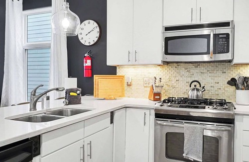 Third Ward Condo | New! Minutes to Uptown CLT w King Suites