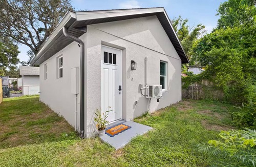Bearss Plaza Apartment | New Modern 1BR Near Busch Gardens & Downtown