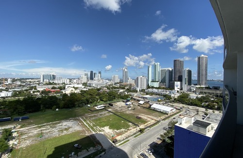 Town Square Condo | NEW, MODERN, BEAUTIFUL 1 BEDROOM APARTMENT IN THE HEART OF MIAMI!