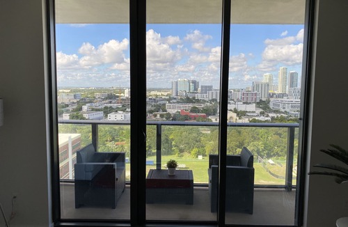 Town Square Condo | NEW, MODERN, BEAUTIFUL 1 BEDROOM APARTMENT IN THE HEART OF MIAMI!