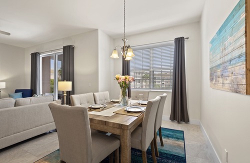 Majestic Palms Condo | New, Modern, Close to Beaches!