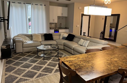 Home Park House | New Modern Home - 5 min walk to Georgia Tech, Sleep 13