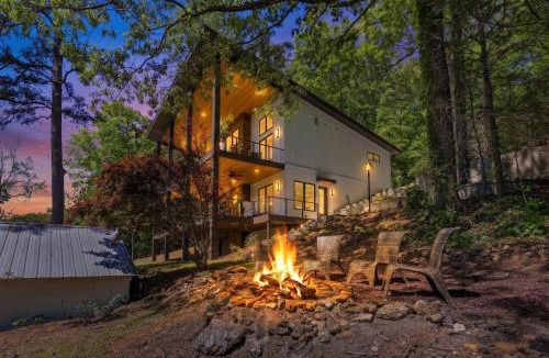Dawsonville House | New Modern Lakefront Home on Lake Lanier with dock