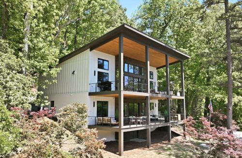 Dawsonville House | New Modern Lakefront Home on Lake Lanier with dock