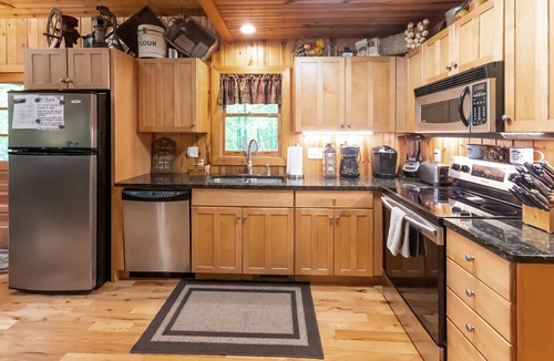 Cleveland Cabin | NEW! Mountain Getaway with Hot Tub & Game Room