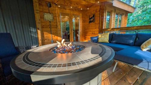 Coalmont House | New Nordic Spruce Cabin - State Parks, Waterfalls, Hiking Trails, Near The Caverns